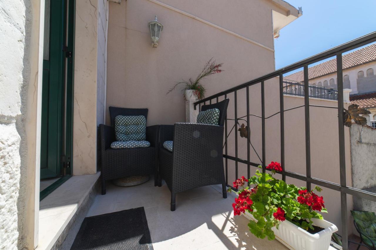 Apartments Villa Mira Kastela Luaran gambar