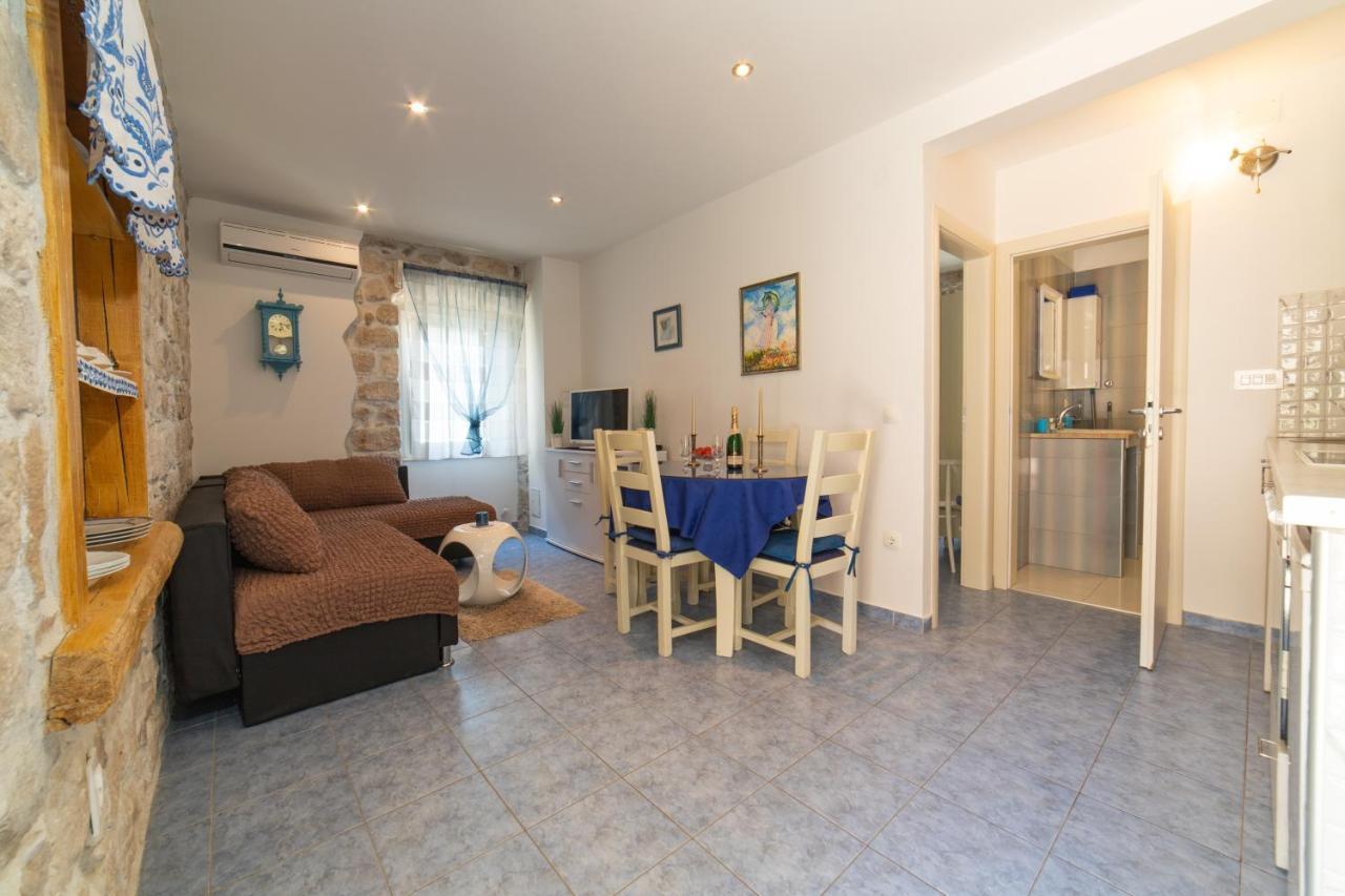 Apartments Villa Mira Kastela Luaran gambar