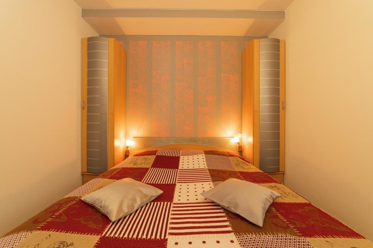 Apartments Villa Mira Kastela Luaran gambar